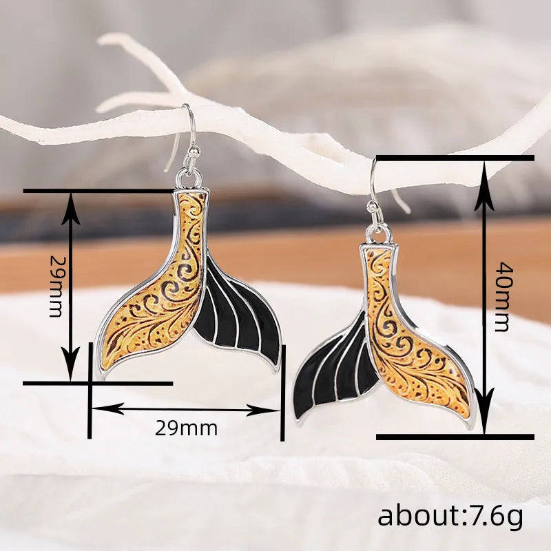 Women's retro fishtail earrings with whale design elements in white gold colour