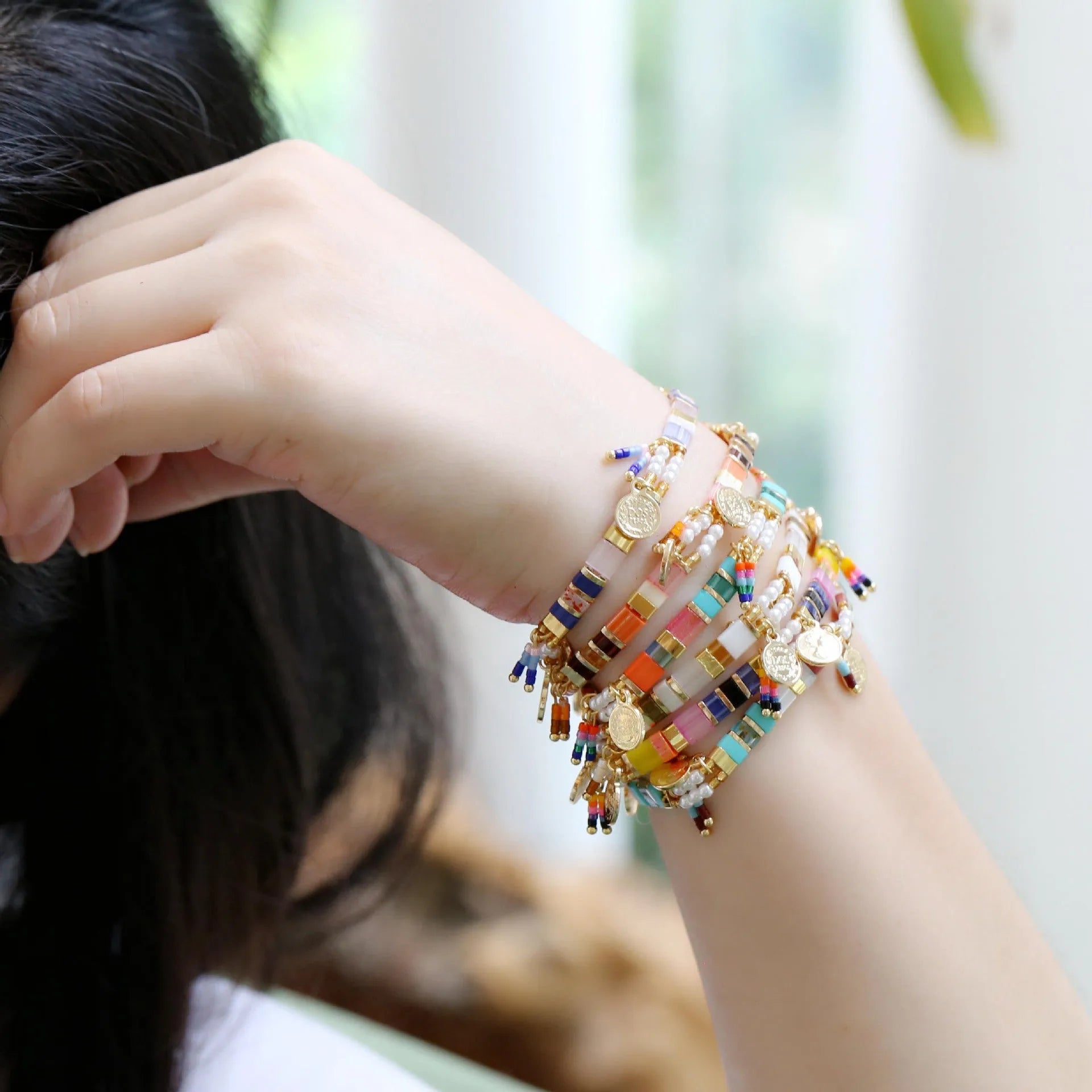 Handcrafted women's beaded bracelet with glass and imitation pearl elements in six colour styles
