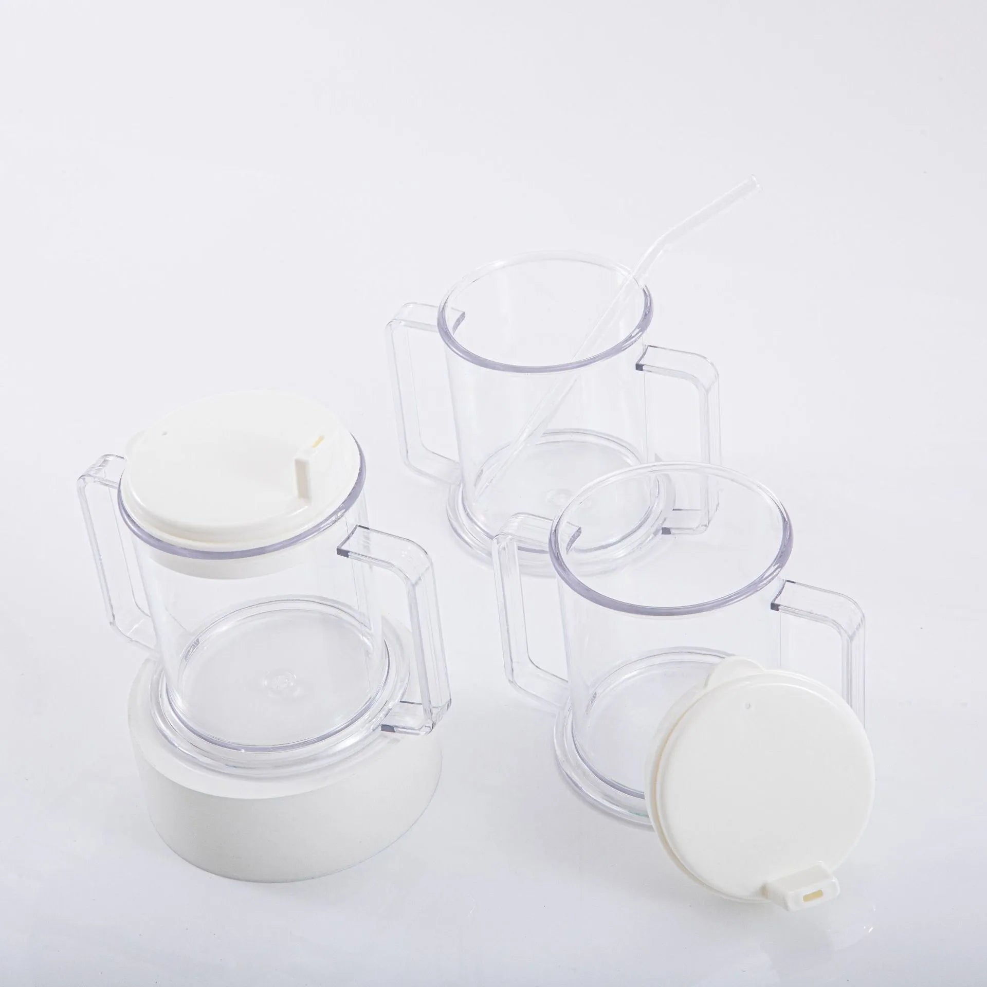 Transparent spill-proof drinking cup made of PP plastic with modern design.