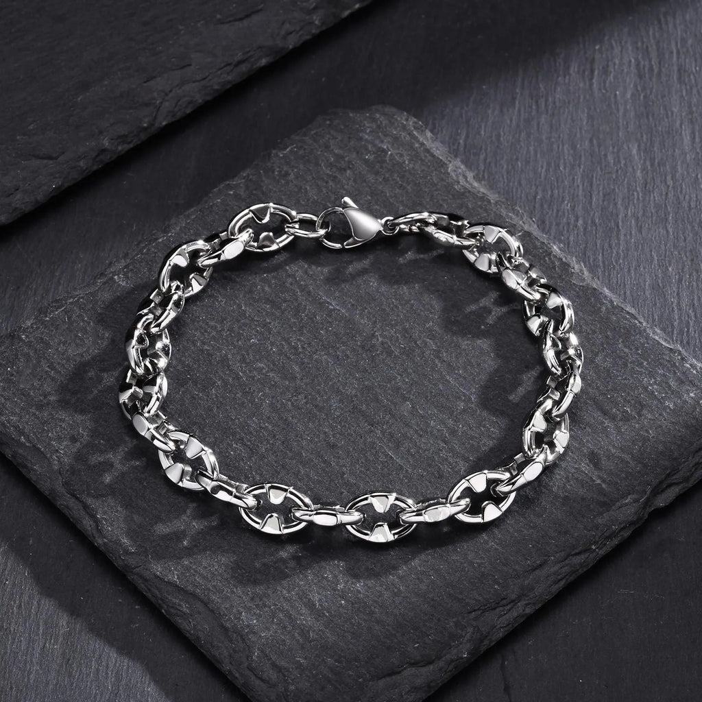 Thick stainless steel handmade chain bracelet with a geometric shape in a steel colour.