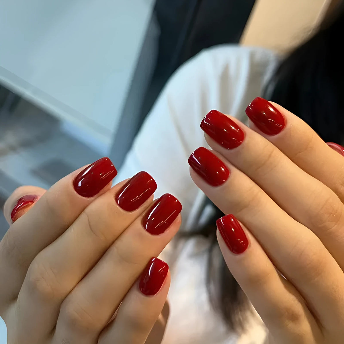 Short solid colour false nails in New Year red with marble pattern, 24 pieces per box with glue for ladies.