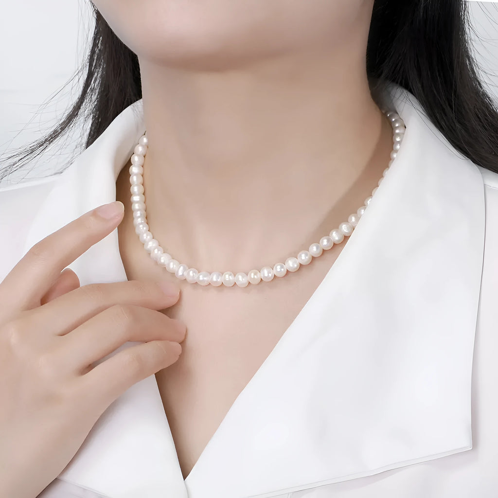 Women's adjustable sterling silver necklace with a 6-7mm freshwater pearl pendant.