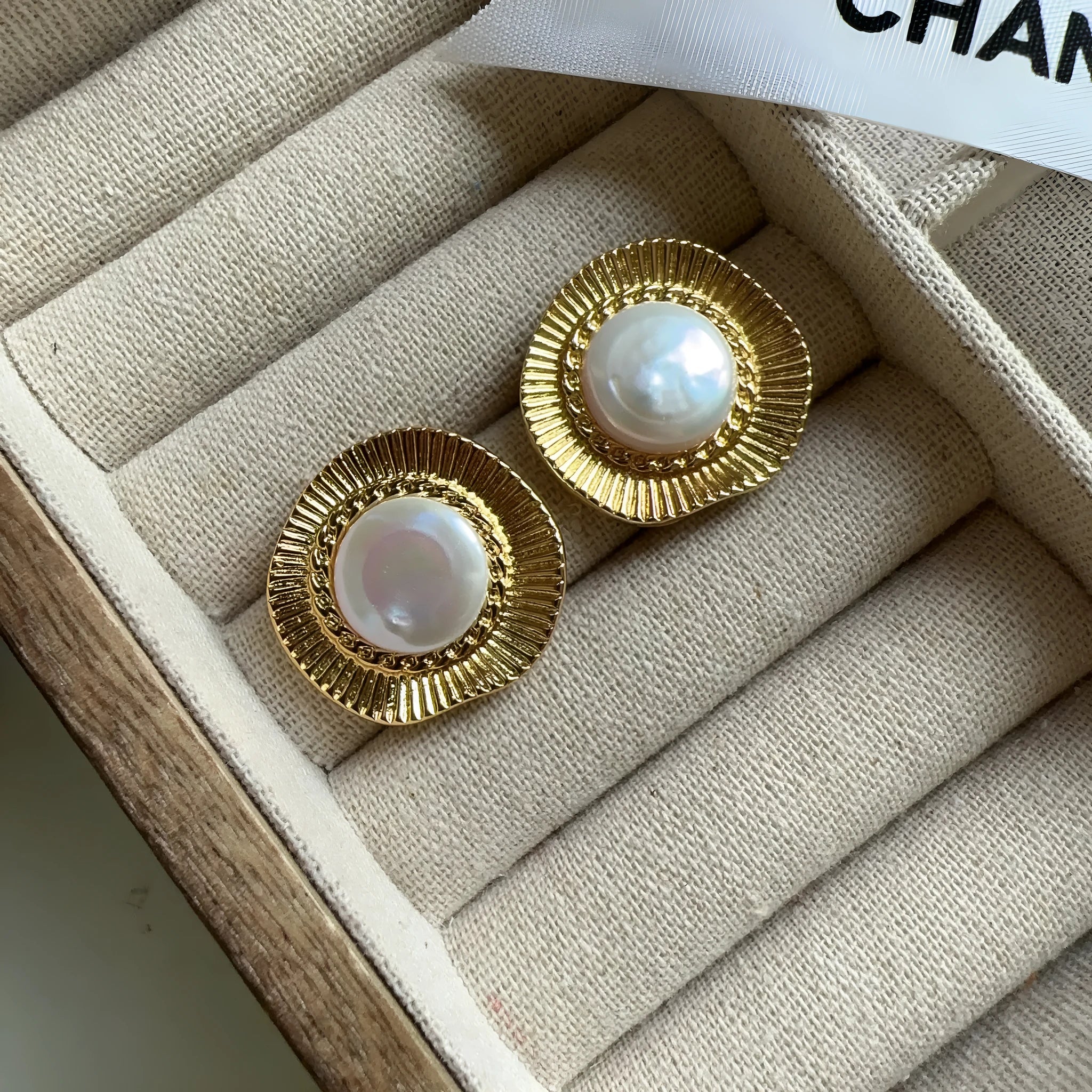 Gold round French retro style metal earrings for women with electroplated finish