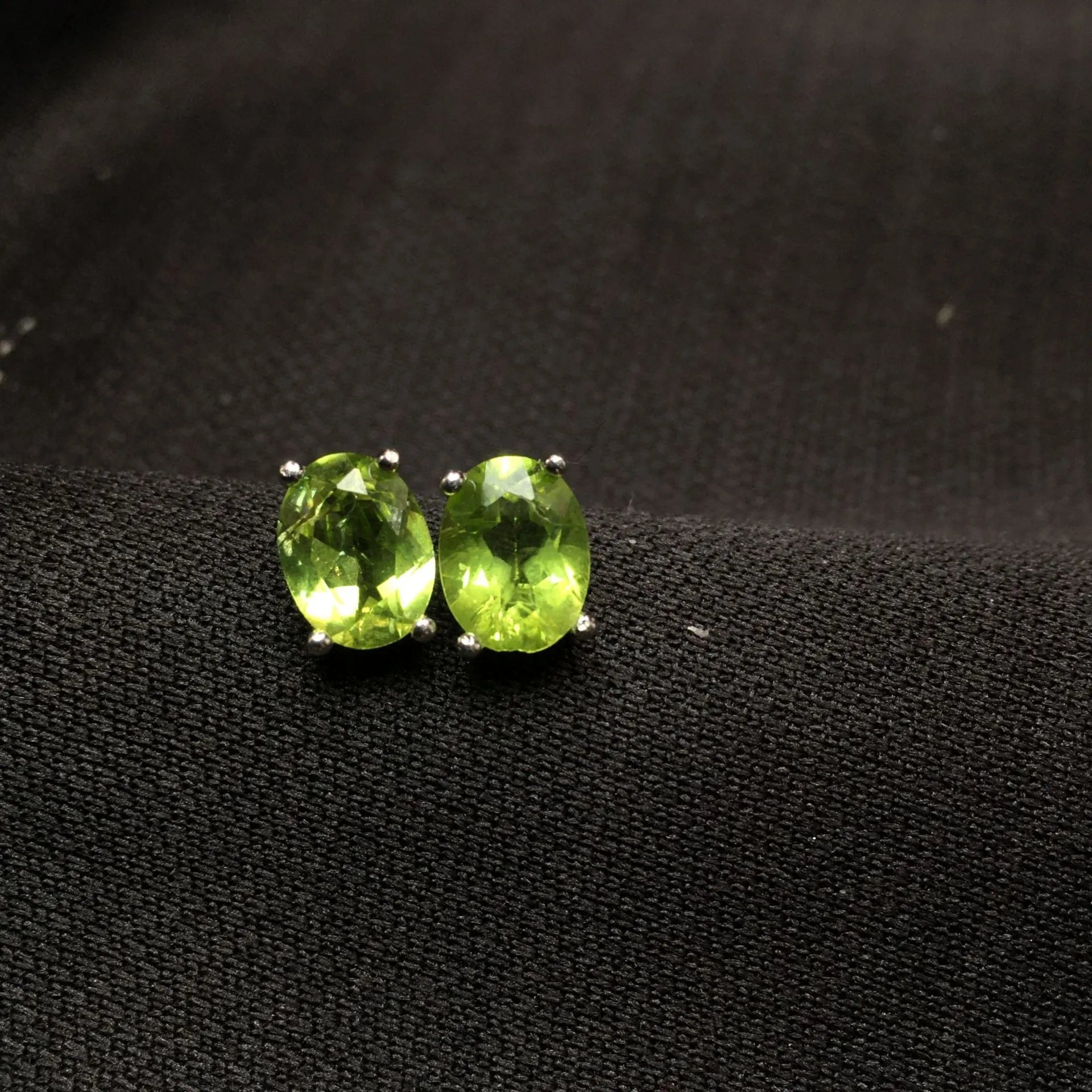 Natural olivine faceted stud earrings in S925 sterling silver with 6×8mm oval green stones