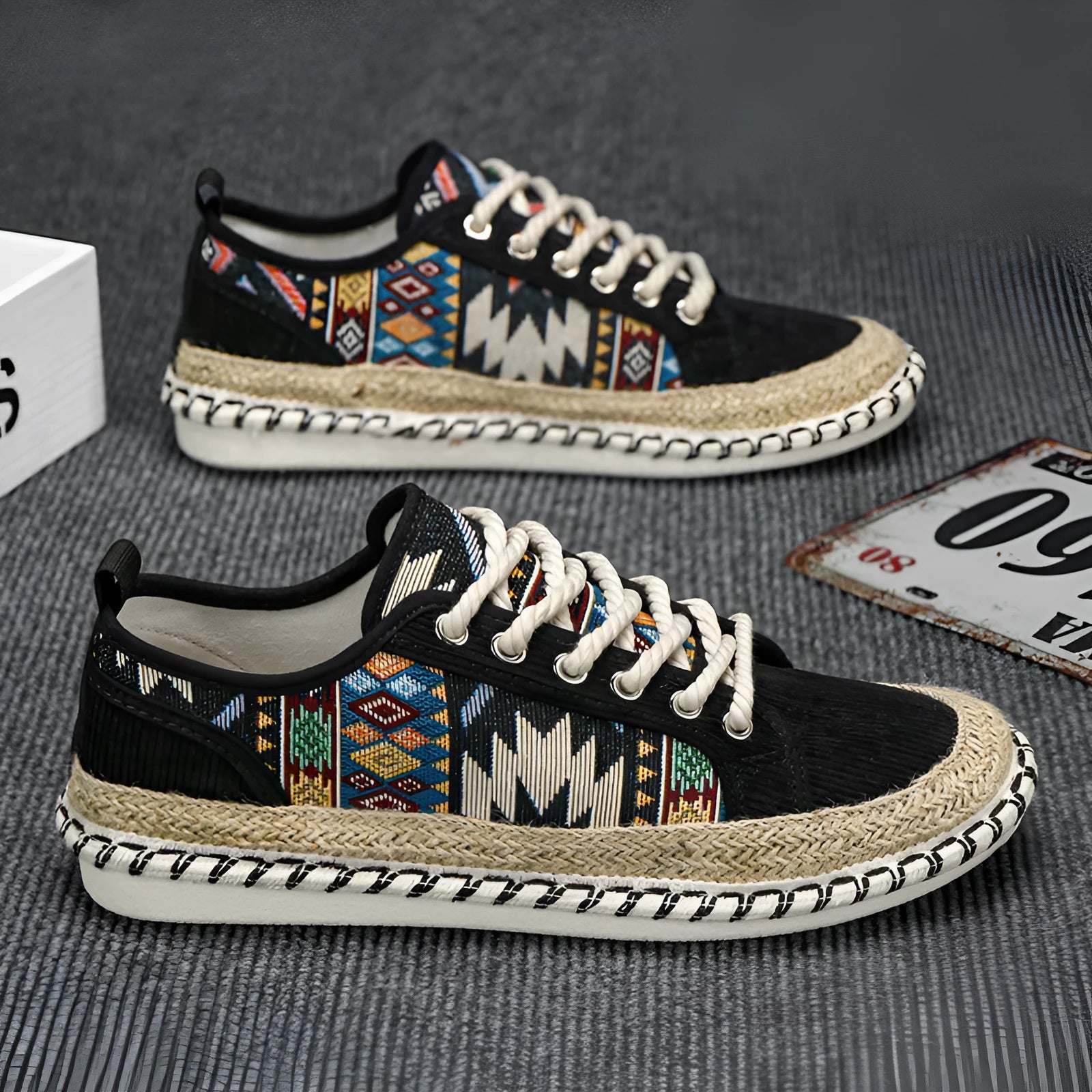 Men's casual summer shoes in breathable cloth with round toe design in black or beige