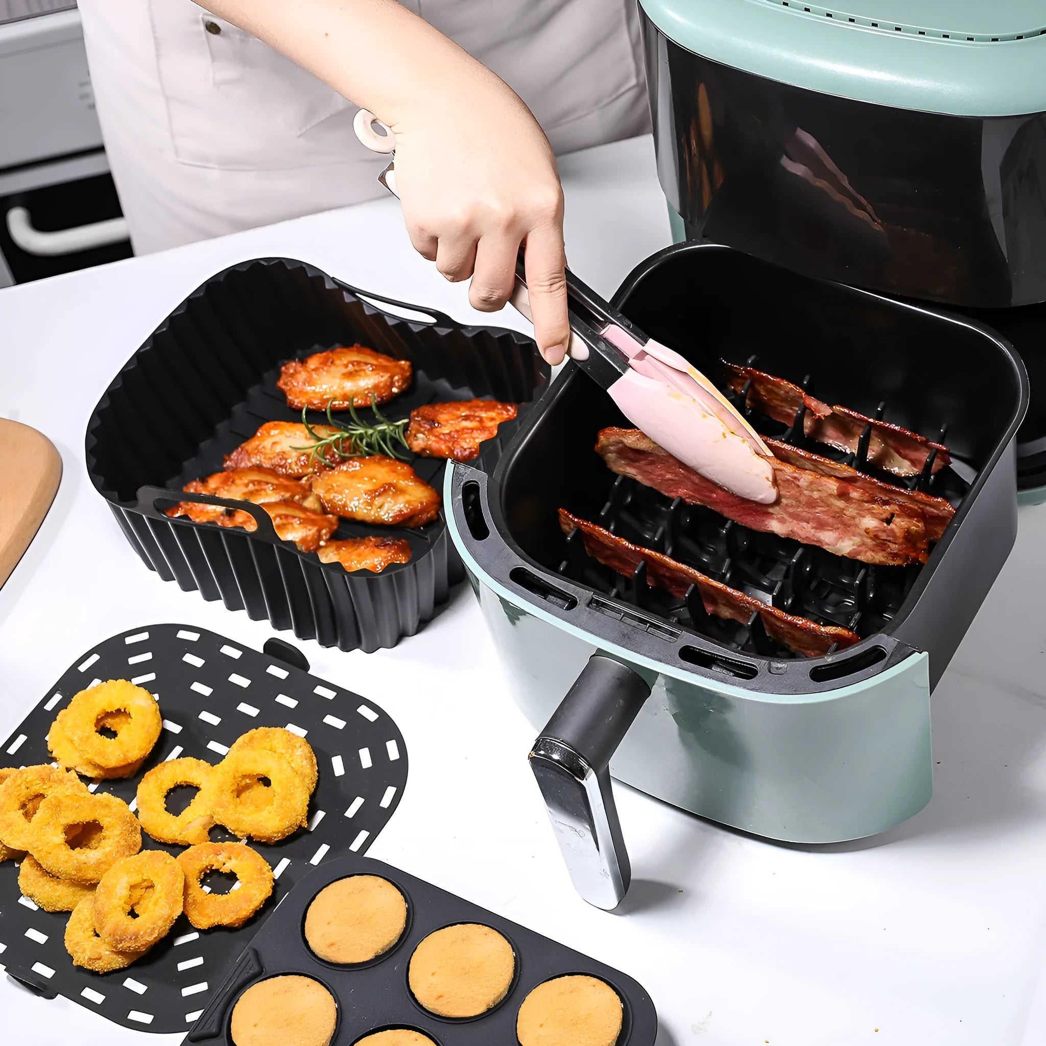 Black square silicone baking tray set for air fryer, four pieces, modern simple style