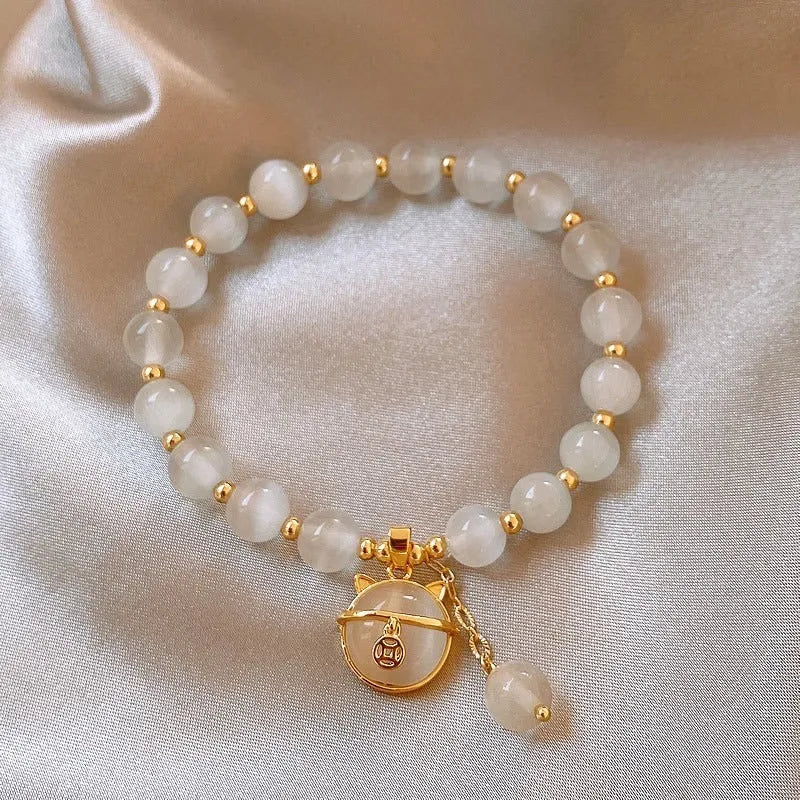Baroque freshwater pearl bracelet for women with geometric shape and pearl-inlaid style