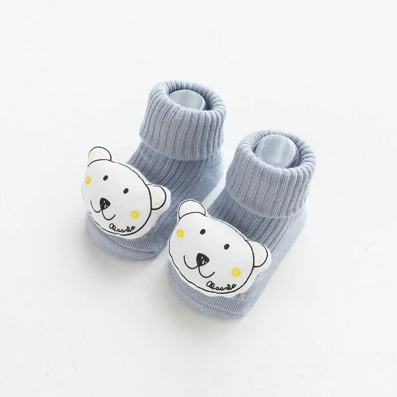 Baby socks with non-slip soles in combed cotton, shown in multiple colour options with size chart