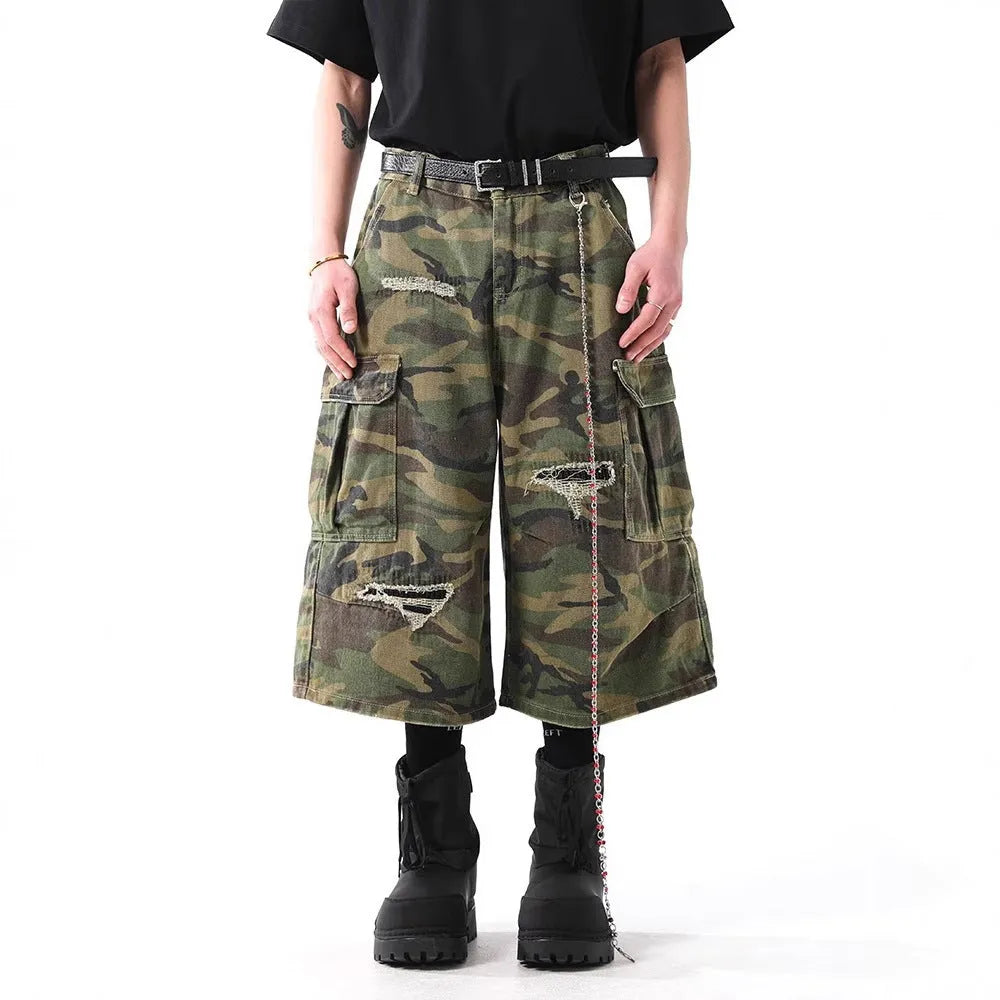 Men's straight leg cropped trousers with retro camouflage pattern in cotton denim fabric