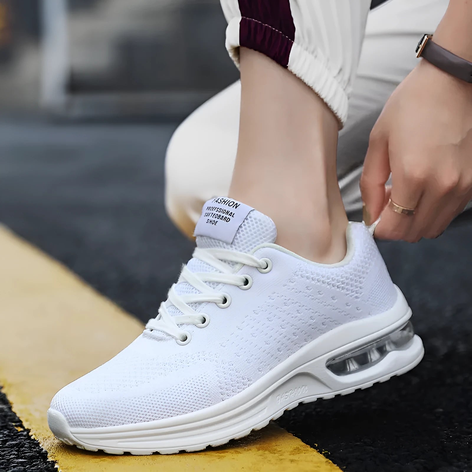 Men's casual breathable mesh running shoes in multiple colours with round toe and PU sole