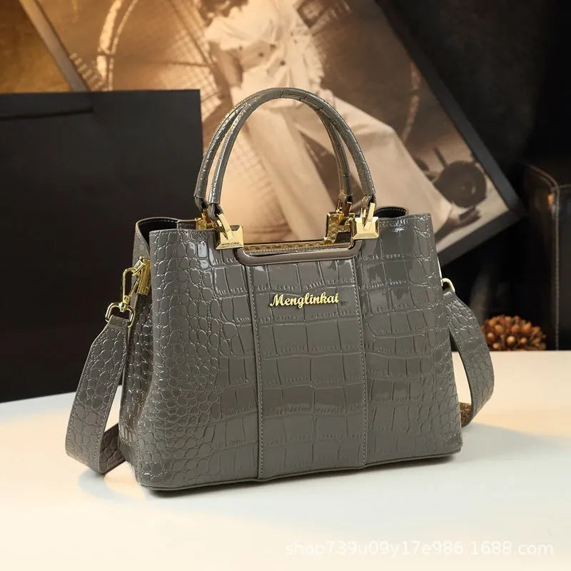 Fashion print atmospheric PU vertical square handbag with zipper closure, 29cm long, in black colour