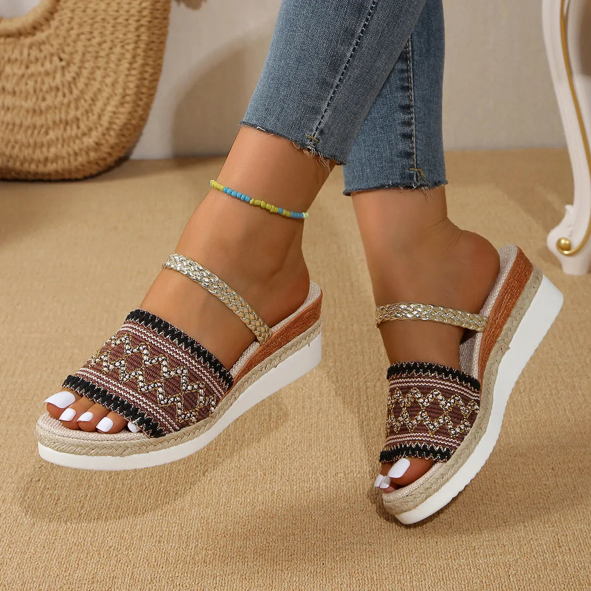 Women's colour-blocked wave-patterned sandals with thick rubber sole in beige