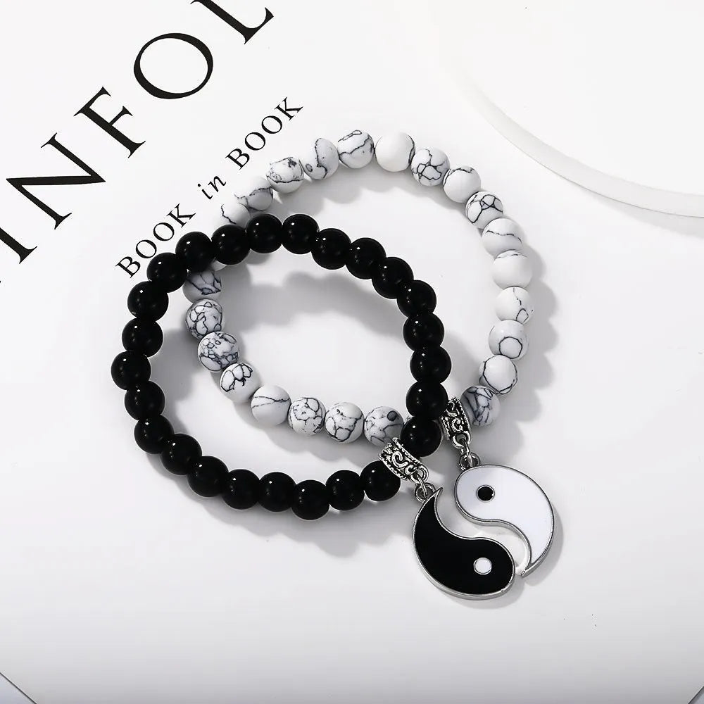 Geometric eight-diagram shaped alloy bracelet with electroplated finish