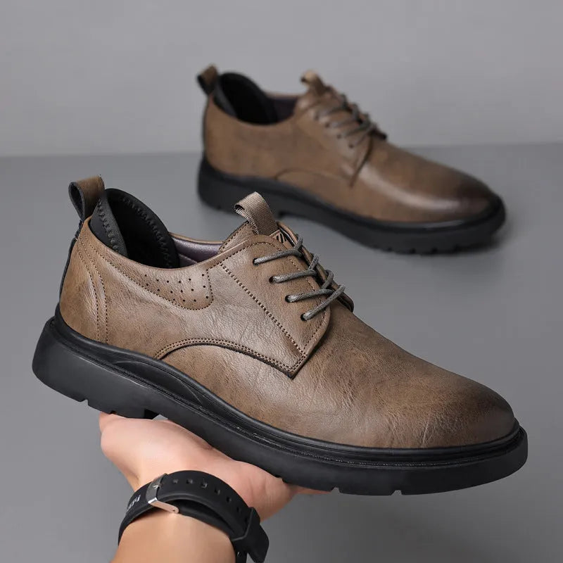 Men's black leather casual sneakers with sewing line detail on a two-layer cowhide upper and rubber sole.