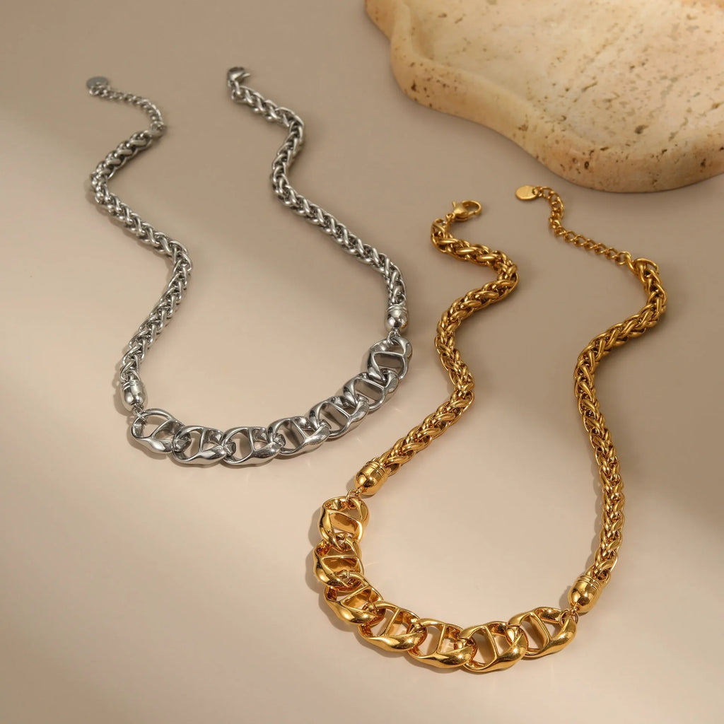 Geometric stainless steel necklace with 18K gold plating in regular chain style