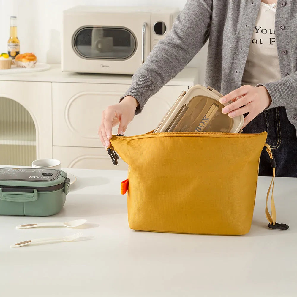 Japanese-style insulated food bag in Oxford cloth, shown in army green colour.