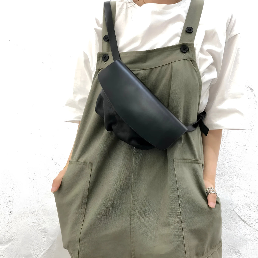 Handmade black genuine leather women's single-shoulder bag, 21.5cm length and 14cm width.
