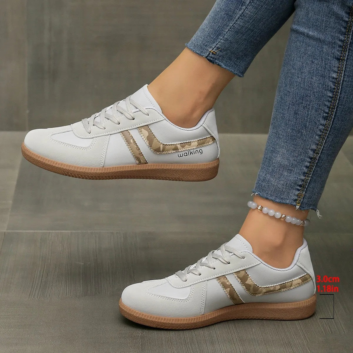 Retro training shoes sneaker with round toe, low top design and front lace-up in multiple colour options