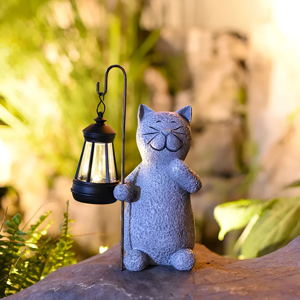 Solar-powered garden lamp with resin kitten ornament decoration for outdoor lighting