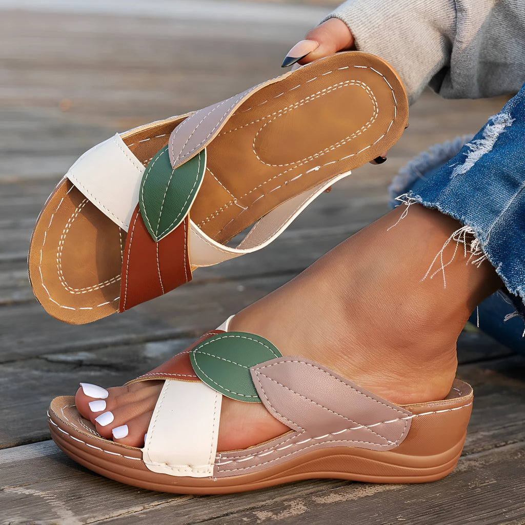 Women's thick-soled peep-toe slippers with cross-strap design in artificial PU material