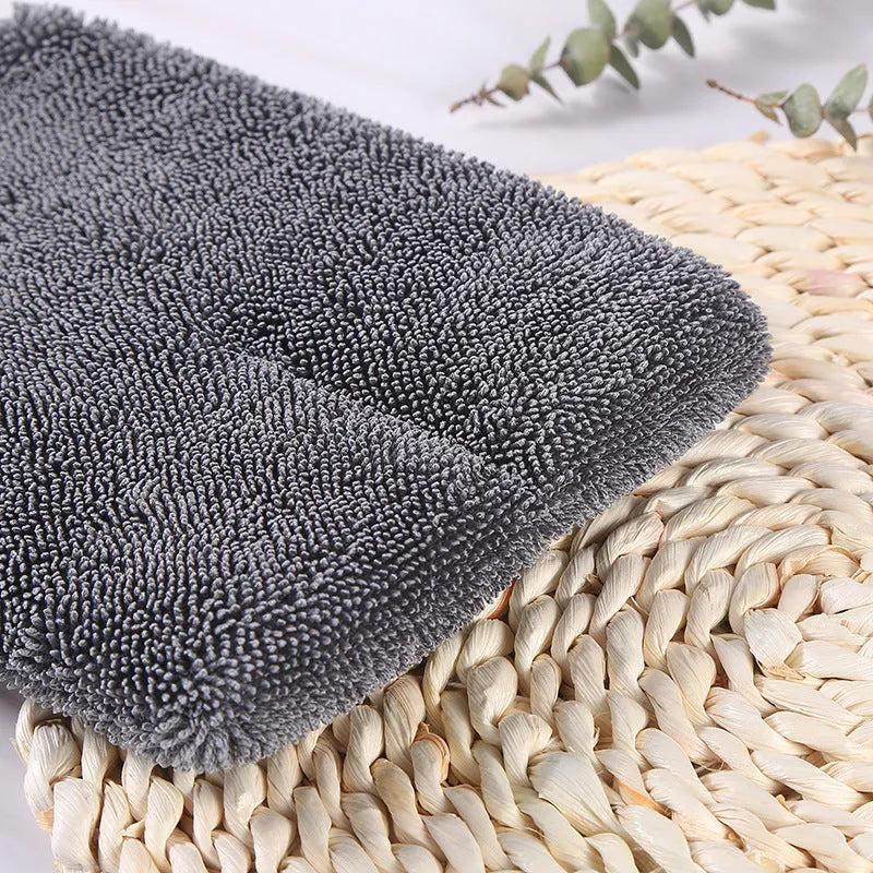 Gray microfiber car cleaning gloves with twisted braid texture, size 16x26cm, lying flat