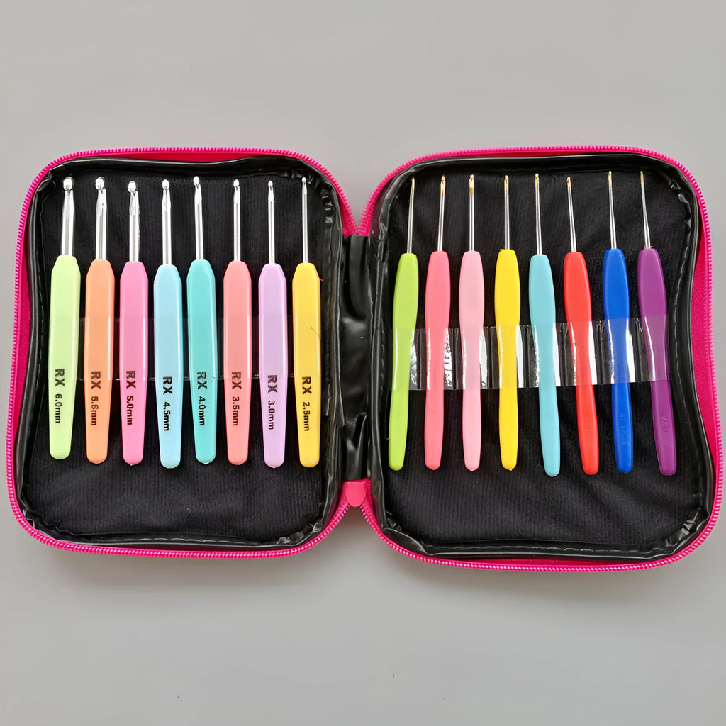 Set of 16 crochet hooks in various sizes with two handle types, stored in a grey PU zip bag.