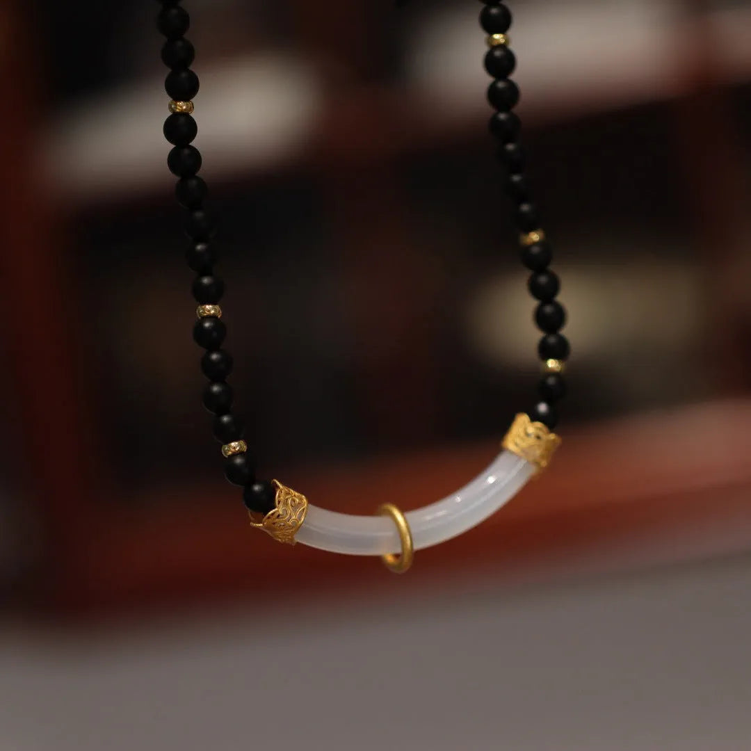 Natural frosted black agate white chalcedony necklace with 925 silver pendant and U-shaped Chinese design