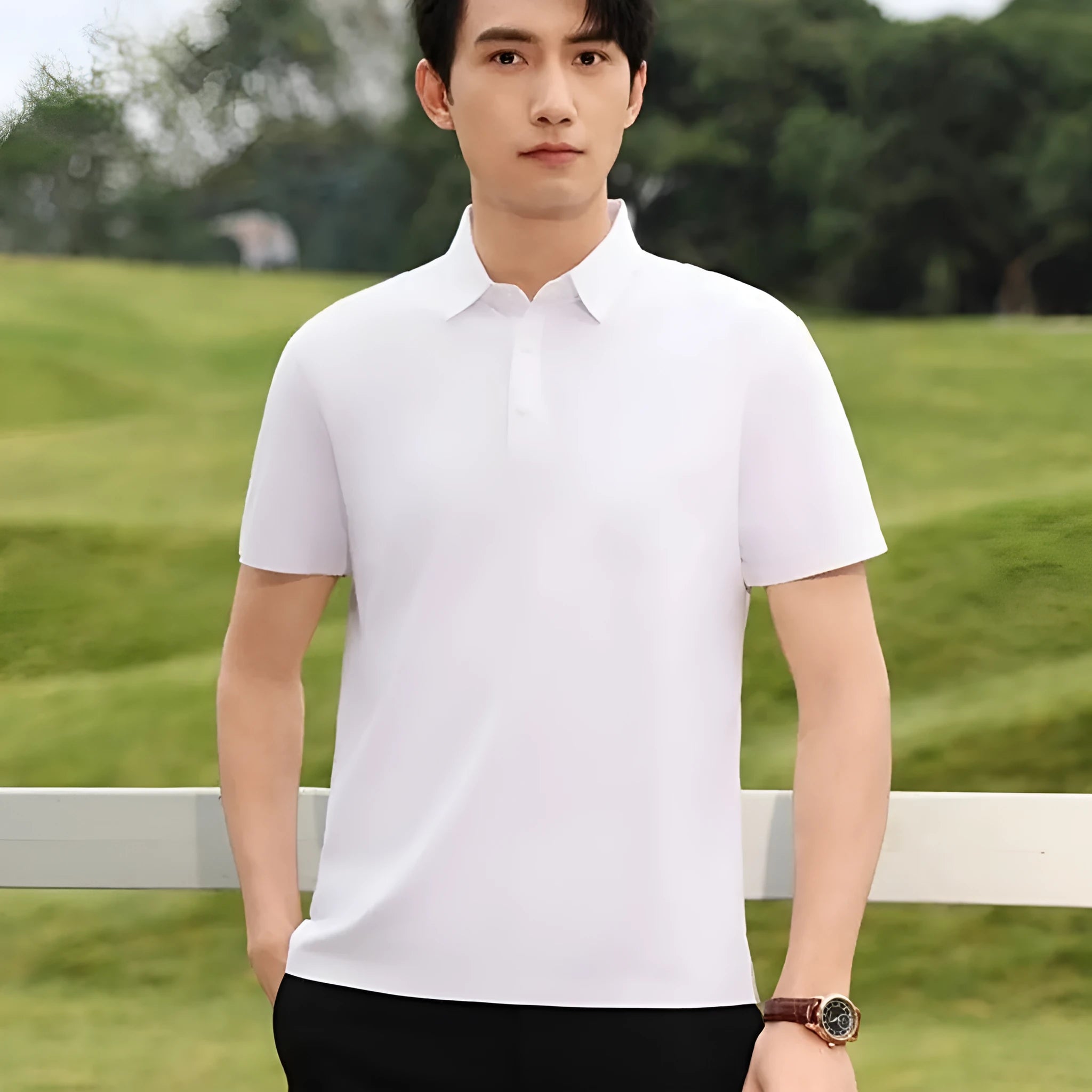 Men's slim fit solid colour t-shirt with seamless lapel design and short sleeves