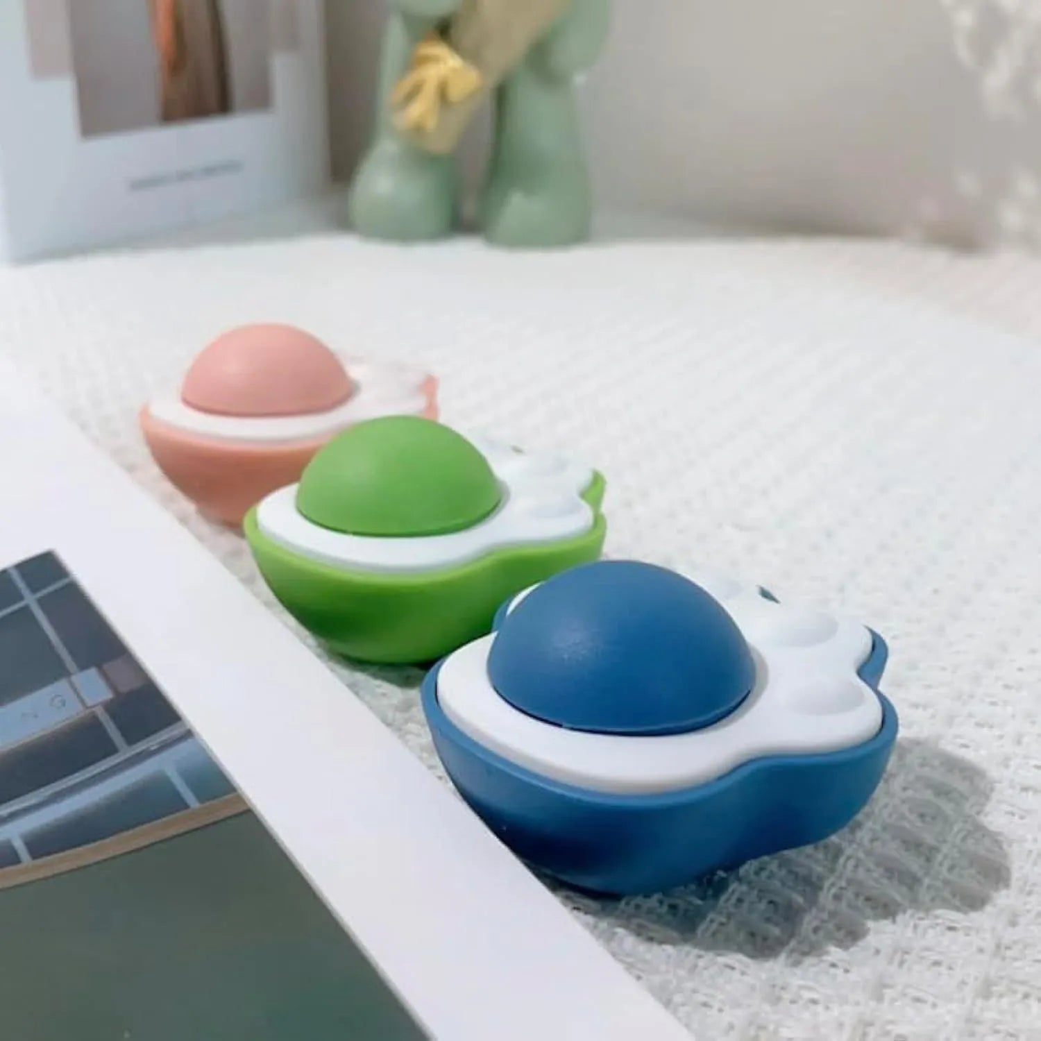 Edible catnip balls for cats in blue, green, pink colours for dental cleaning and wall mounting