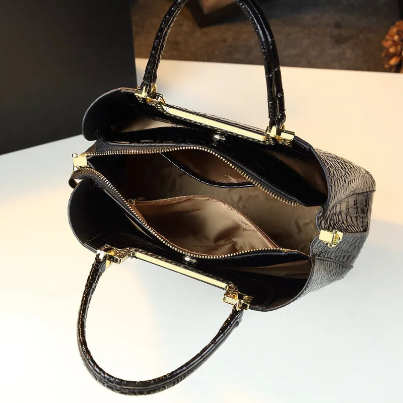 Fashion print atmospheric PU vertical square handbag with zipper closure, 29cm long, in black colour