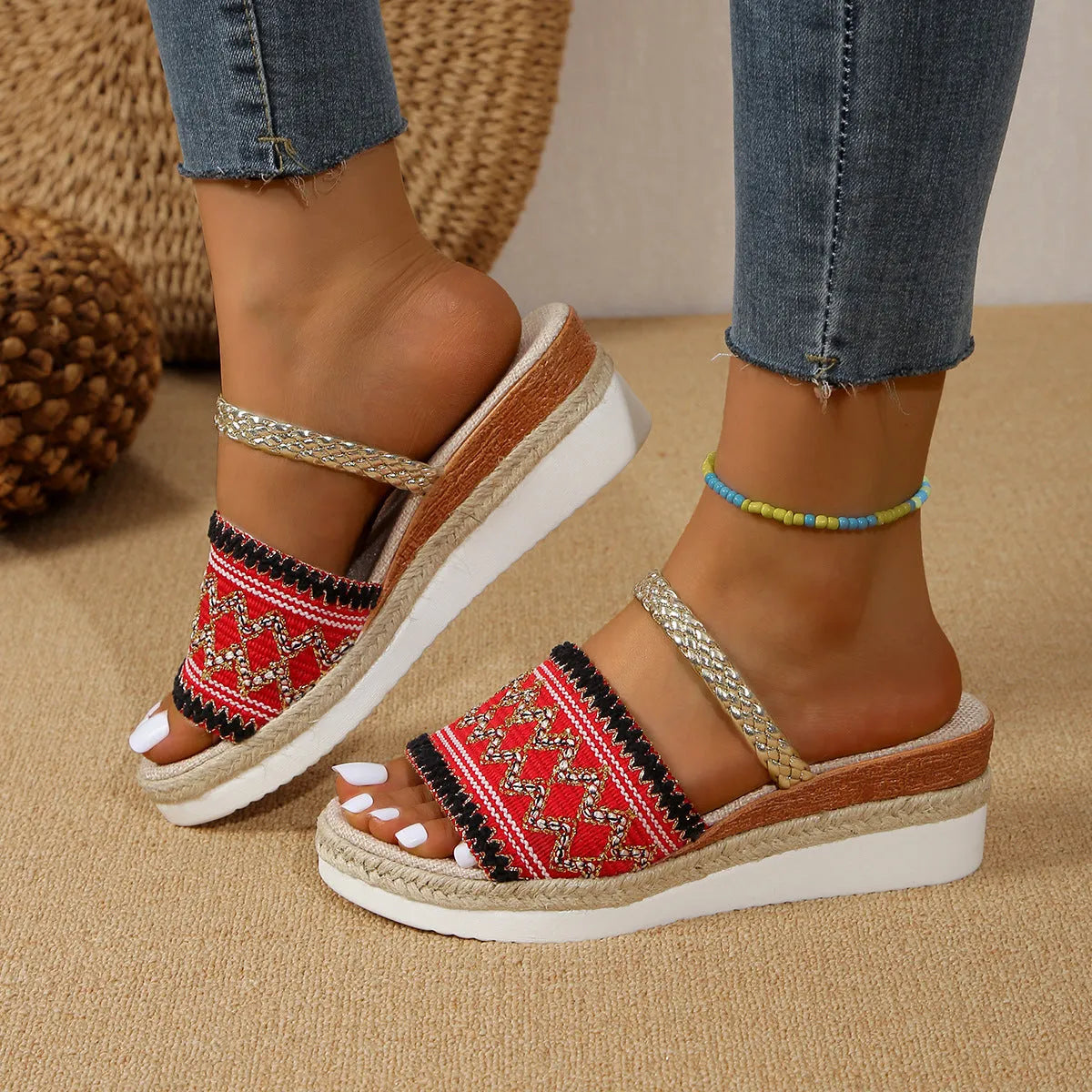 Women's colour-blocked wave-patterned sandals with thick rubber sole in beige