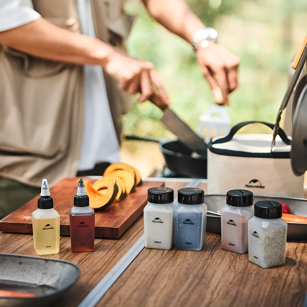 Naturehike six-piece set of simple white portable plastic seasoning bottles for outdoor use.
