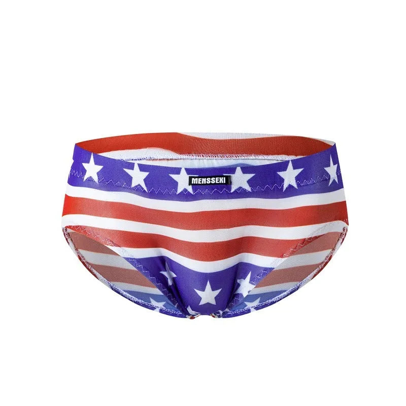 Men's low waist briefs in a printed design made from soft knitted polyester fabric.