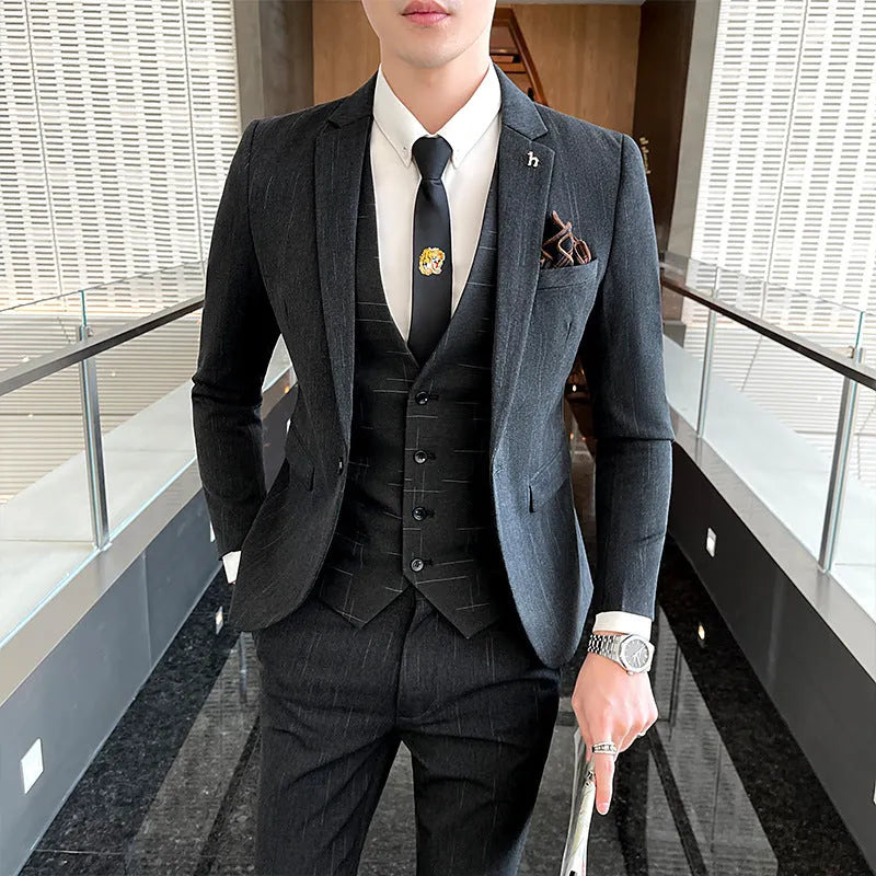 Slim fit British style suit for men in black or dark grey business formal wear