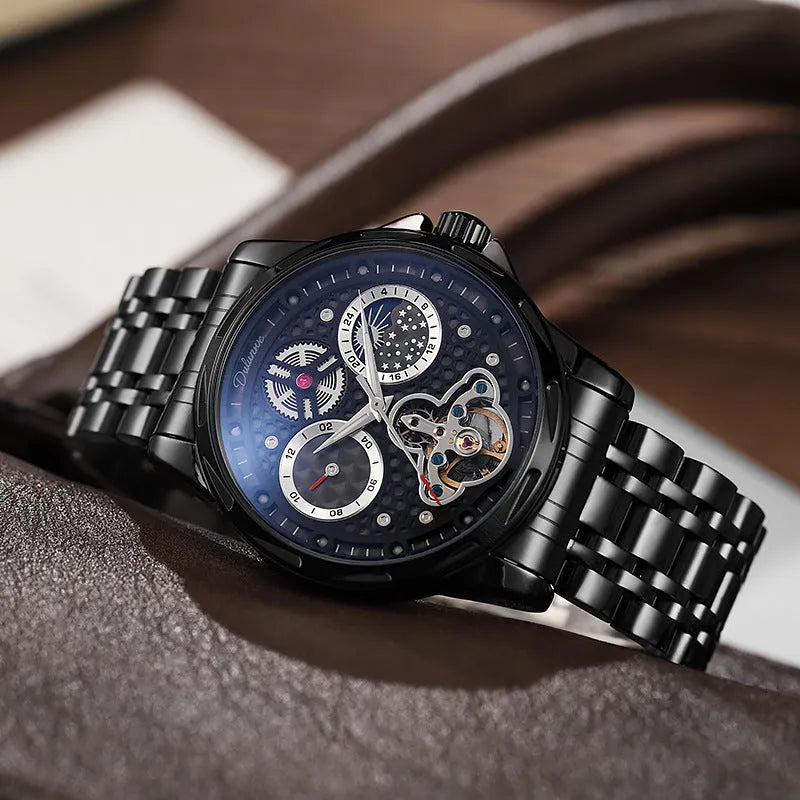 Automatic men's business watch with luminous hands on a steel bracelet.
