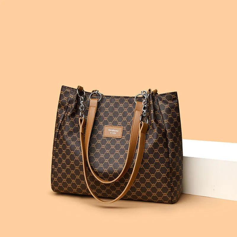 Retro fashion women's handbag in soft PU leather with polyester lining