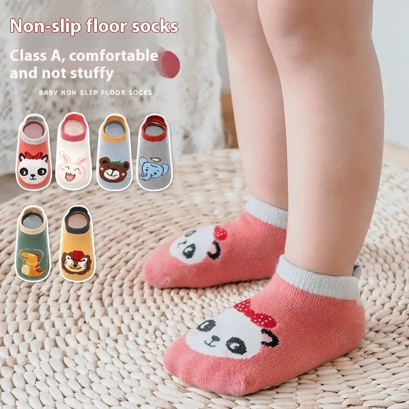 Cotton toddler ankle socks with small tail design in blue gentleman bear pattern