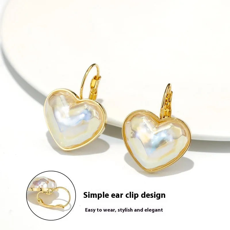 Gold-coloured alloy ear clip for women with summer love design and natural styling
