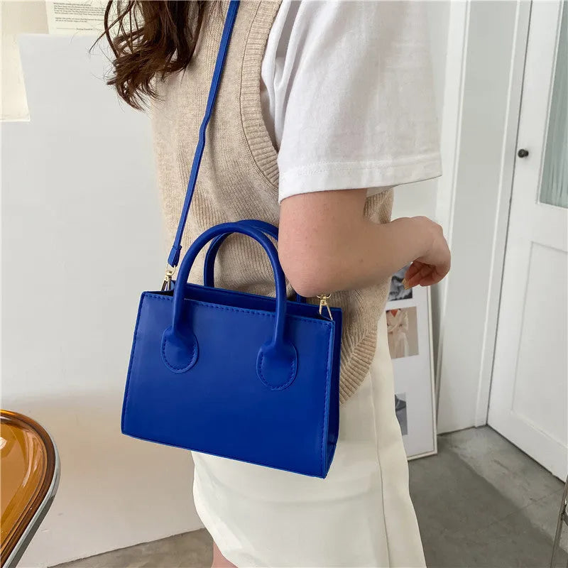 Retro casual square shoulder bag for women in horizontal shape with single strap and internal document pocket