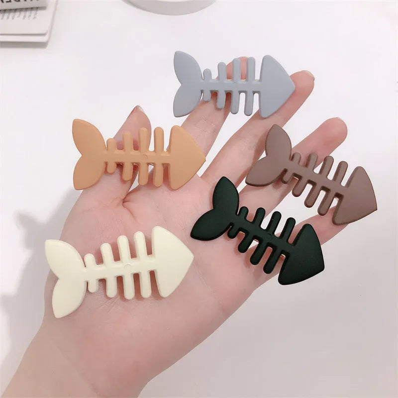 Minimalist fishbone pattern hair barrette with duckbill clip in a candy colour.