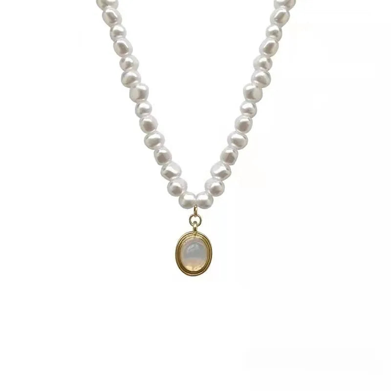 Vintage pearl necklace with geometric alloy pendant on an adjustable chain.