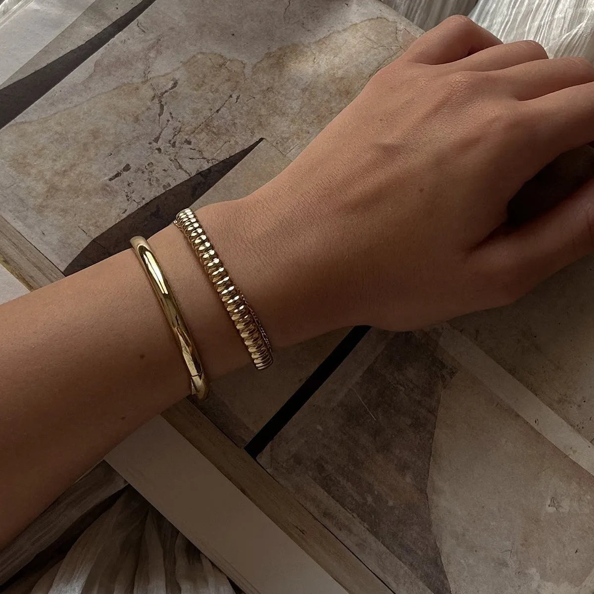 Women's stainless steel bracelet with electroplated finish in European and American styling variations