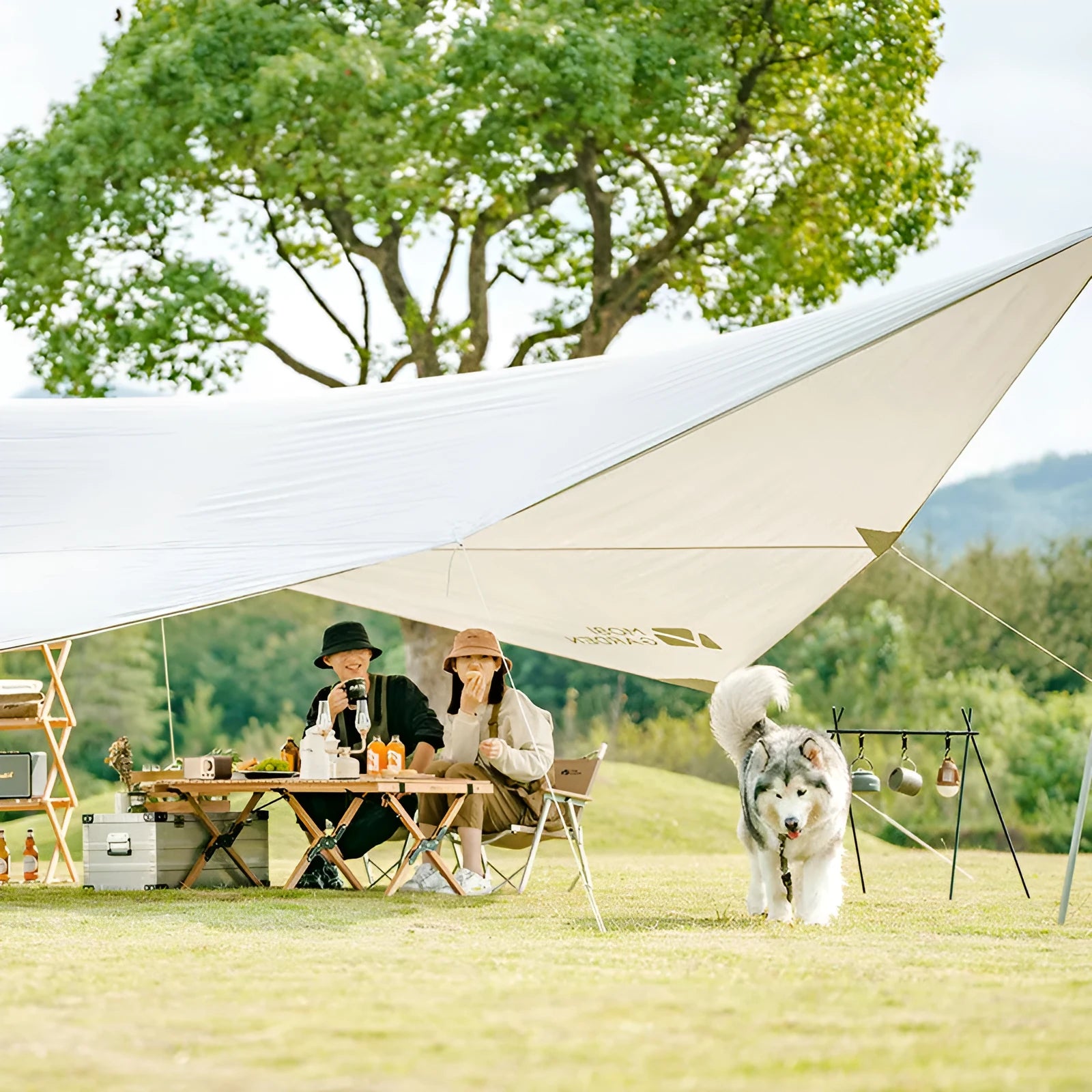 MU Gaodi 410 x 295 cm rainproof awning tent in Morning Mist White with silver-coated polyester canopy