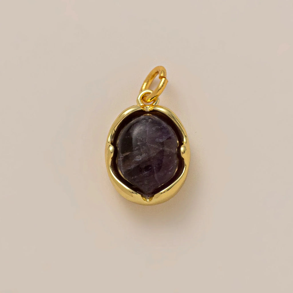 Geometric natural stone crystal pendant on an O-shaped chain necklace