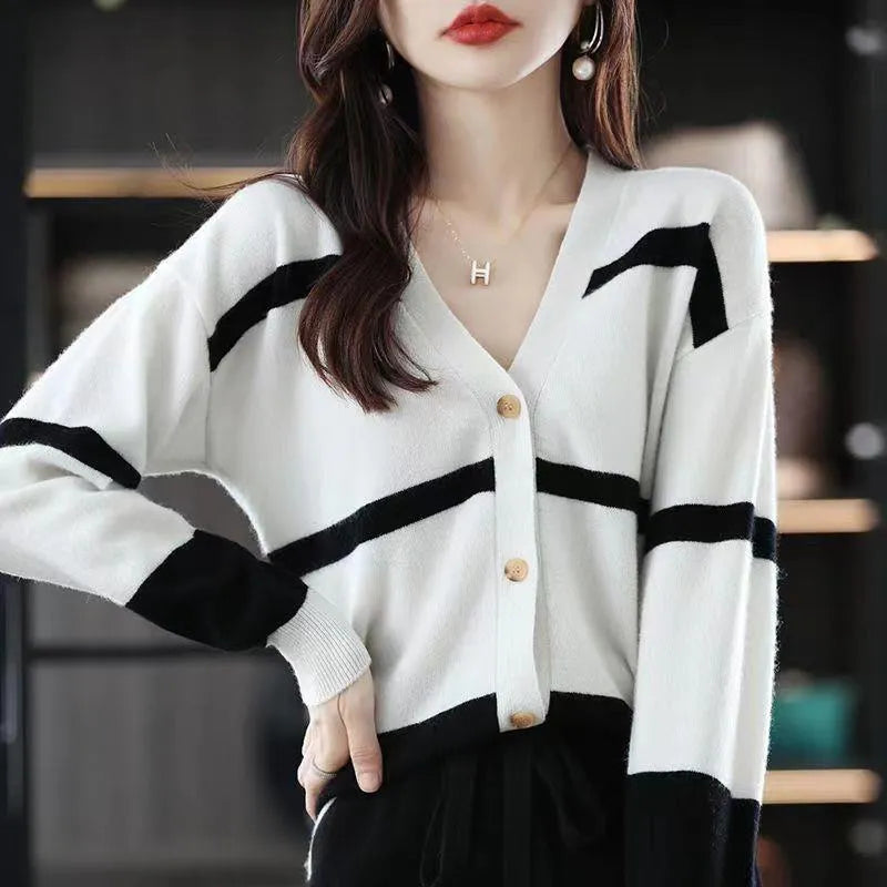 Women's 3D striped knitted cardigan with V-neck in black white colour option
