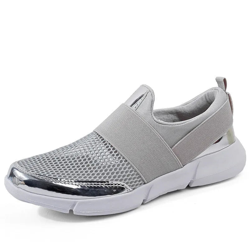 Low-cut women's casual sneaker in a colour-block design, showing mesh material and a PU midsole.
