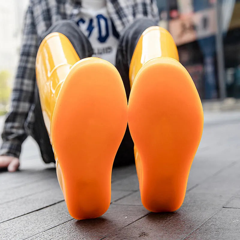 Flat washable plastic rain boots in white or yellow colours with high tube design