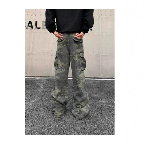 American Vintage cargo pants in washed camouflage colour with multiple pockets and a mid-waist fit.