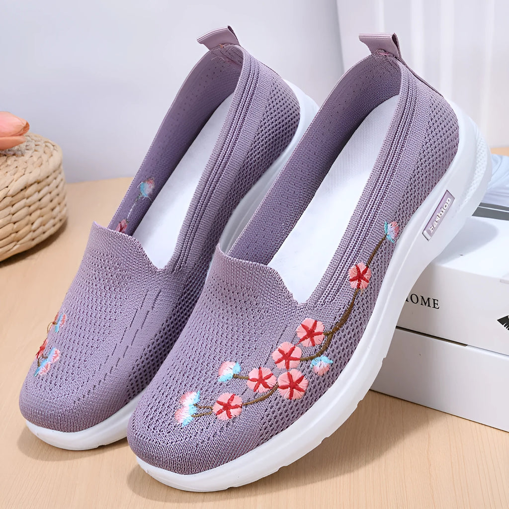 Women's wine red embroidered low-heel sports pumps with a round toe and anti-slip sole