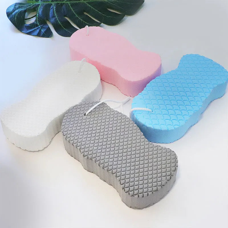 3D fish scale pattern bath sponge in white, grey, pink or light blue colours for gentle exfoliation